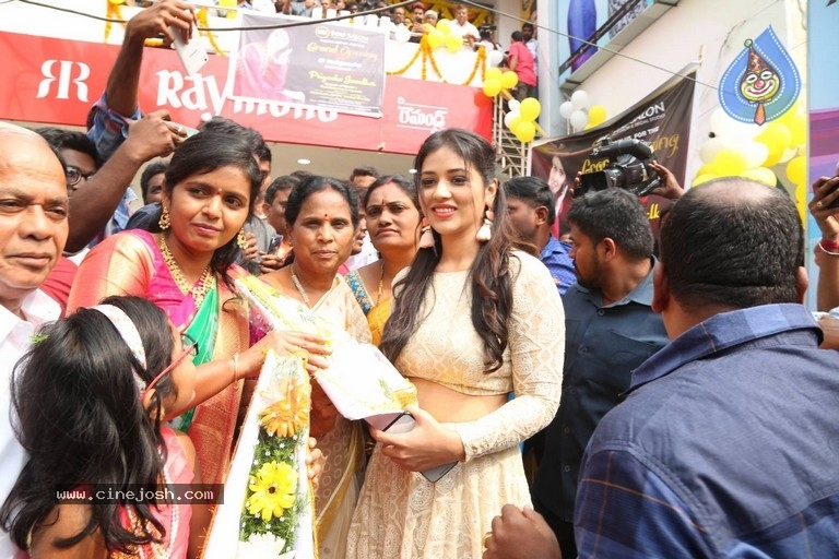 Priyanka Jawalkar Inaugurates Be You Salon - 26 / 30 photos