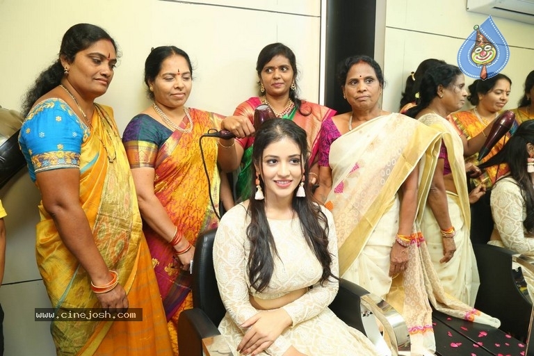 Priyanka Jawalkar Inaugurates Be You Salon - 29 / 30 photos