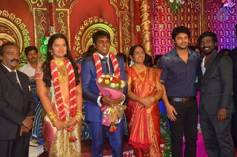 Producer Vinoth Kumar and Sindhu Wedding Reception - 27 / 42 photos