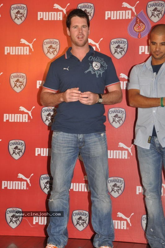 Puma Unveils Deccan Chargers Team Jersy and Fanwear - 5 / 79 photos