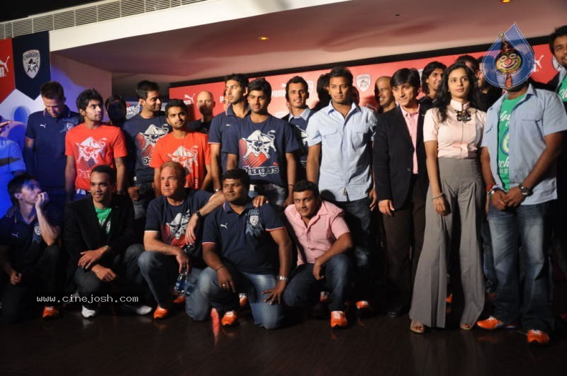 Puma Unveils Deccan Chargers Team Jersy and Fanwear - 12 / 79 photos