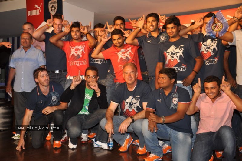 Puma Unveils Deccan Chargers Team Jersy and Fanwear - 13 / 79 photos