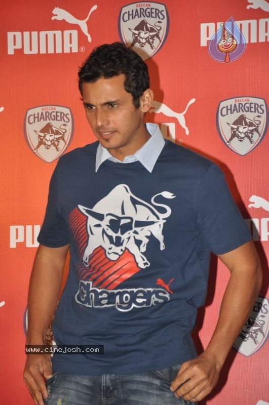 Puma Unveils Deccan Chargers Team Jersy and Fanwear - 17 / 79 photos