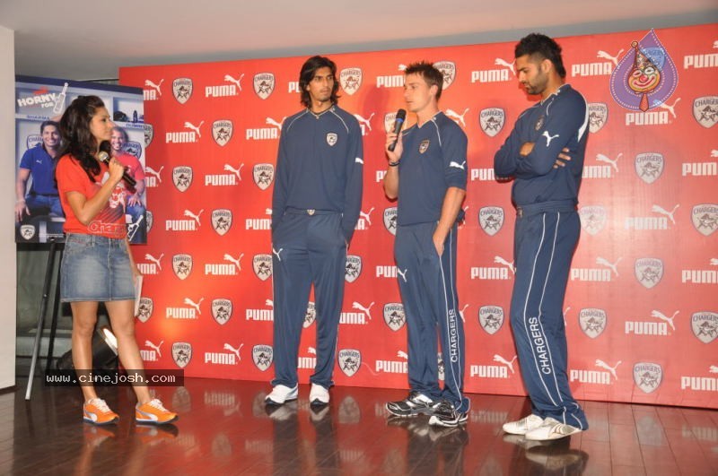 Puma Unveils Deccan Chargers Team Jersy and Fanwear - 19 / 79 photos