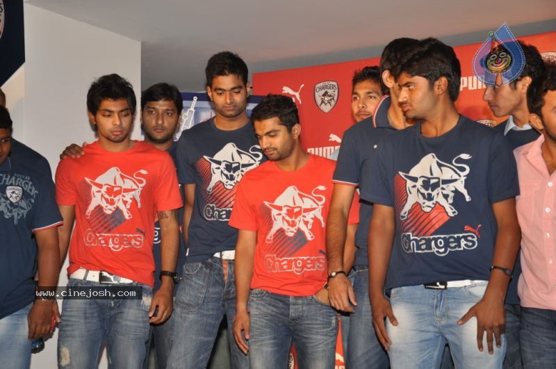 Puma Unveils Deccan Chargers Team Jersy and Fanwear - 45 / 79 photos