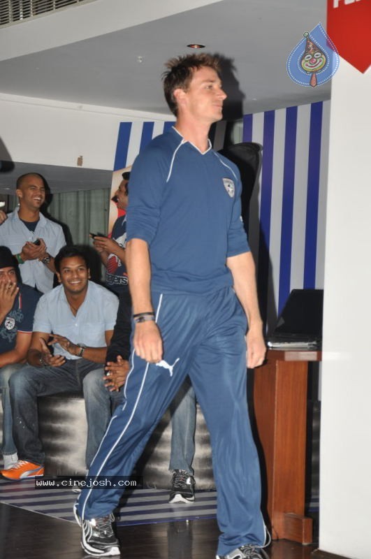 Puma Unveils Deccan Chargers Team Jersy and Fanwear - 48 / 79 photos
