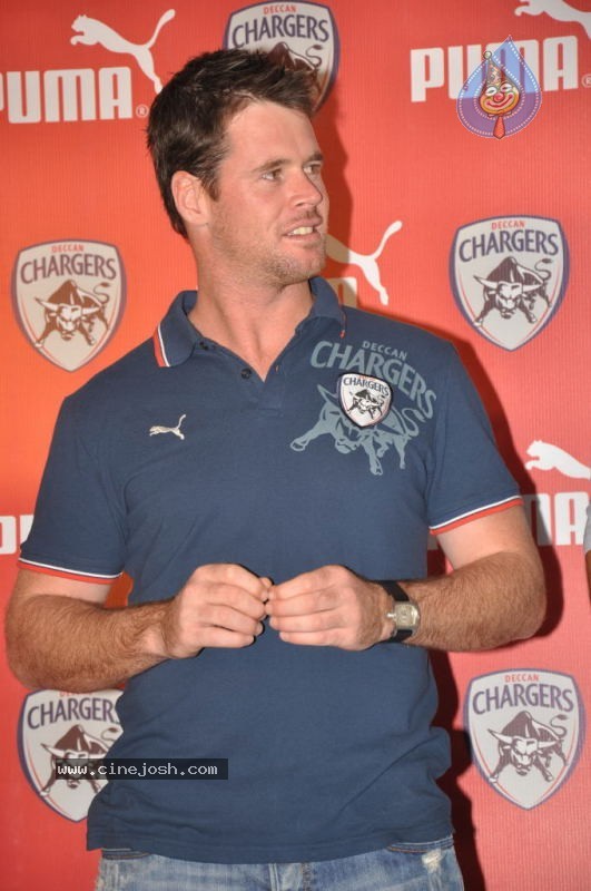Puma Unveils Deccan Chargers Team Jersy and Fanwear - 52 / 79 photos