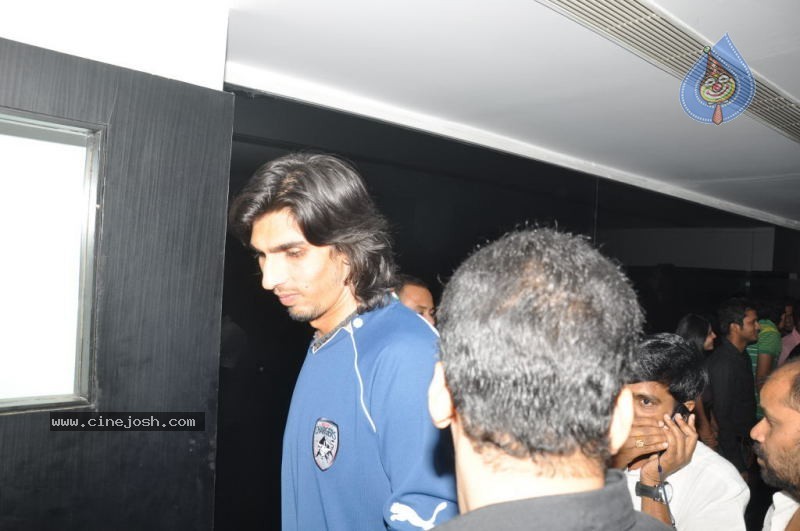 Puma Unveils Deccan Chargers Team Jersy and Fanwear - 54 / 79 photos