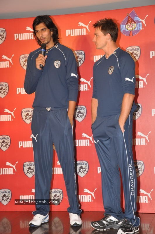 Puma Unveils Deccan Chargers Team Jersy and Fanwear - 71 / 79 photos