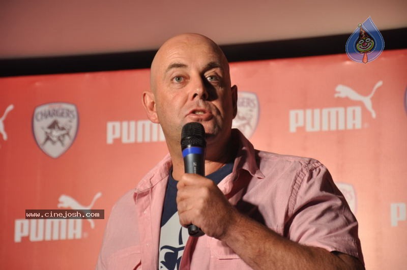 Puma Unveils Deccan Chargers Team Jersy and Fanwear - 75 / 79 photos