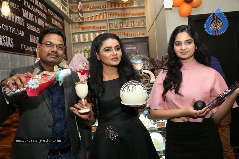 Purvi Thakkar and Sumaya Choco Launched The Chocolate Room - 14 / 18 photos