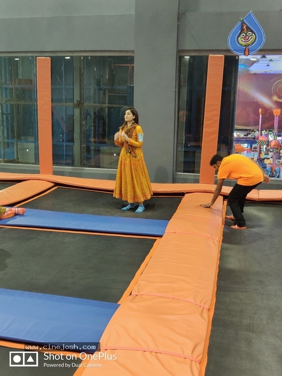 Raashi Khanna Uniquely Celebrate Birthday Sky Zone - 3 / 12 photos