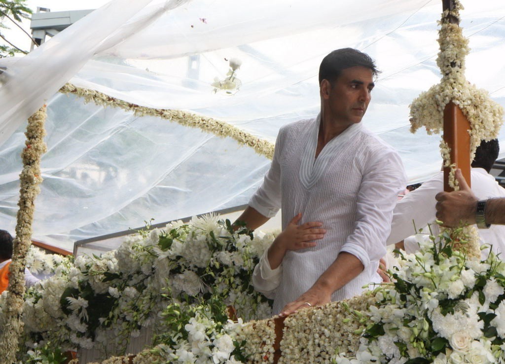 Rajesh Khanna Final Journey - 5 / 47 photos