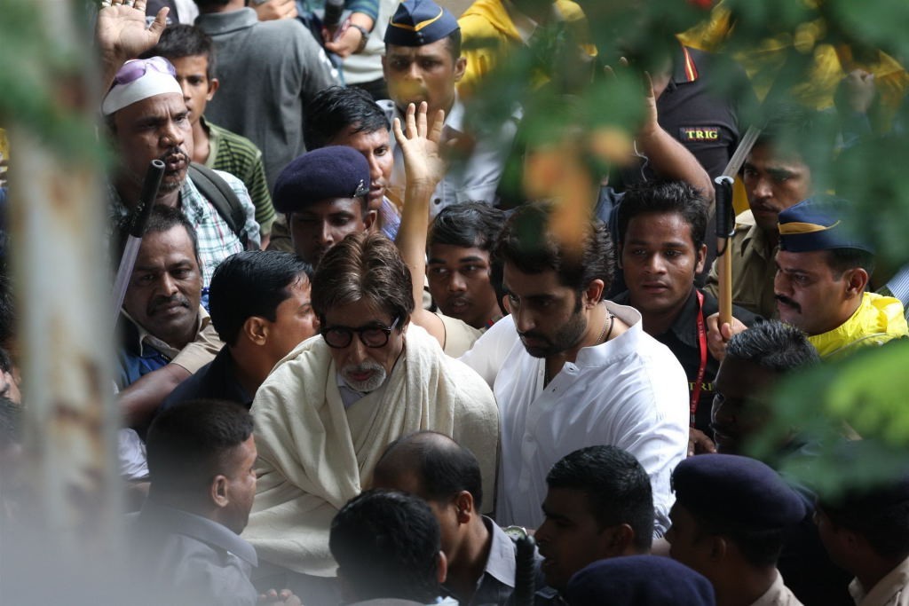 Rajesh Khanna Final Journey - 13 / 47 photos