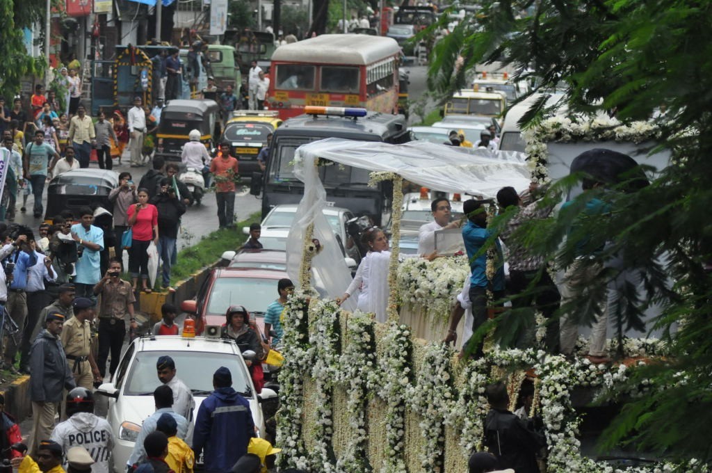 Rajesh Khanna Final Journey - 14 / 47 photos