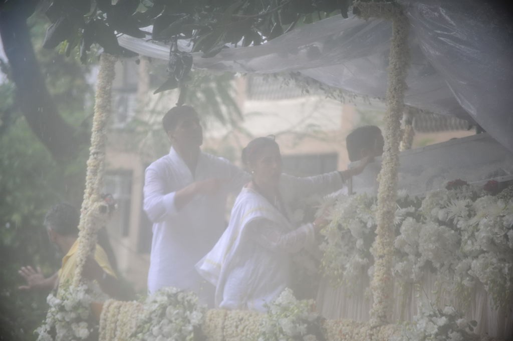 Rajesh Khanna Final Journey - 18 / 47 photos