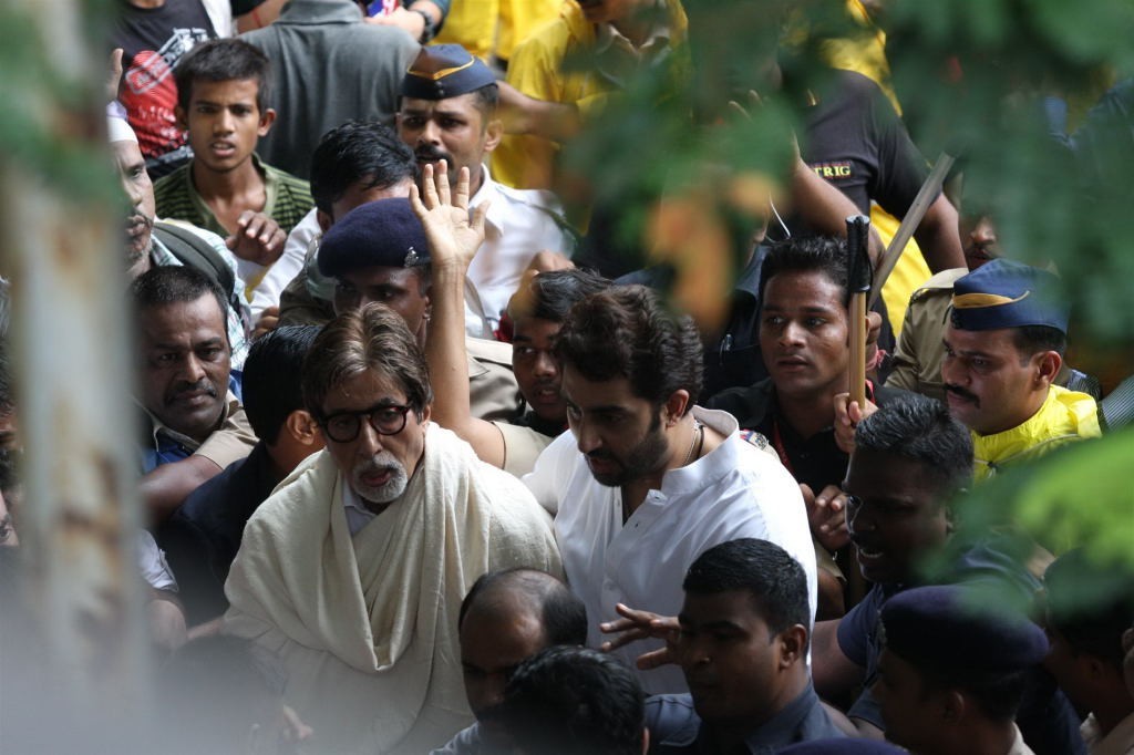 Rajesh Khanna Final Journey - 26 / 47 photos