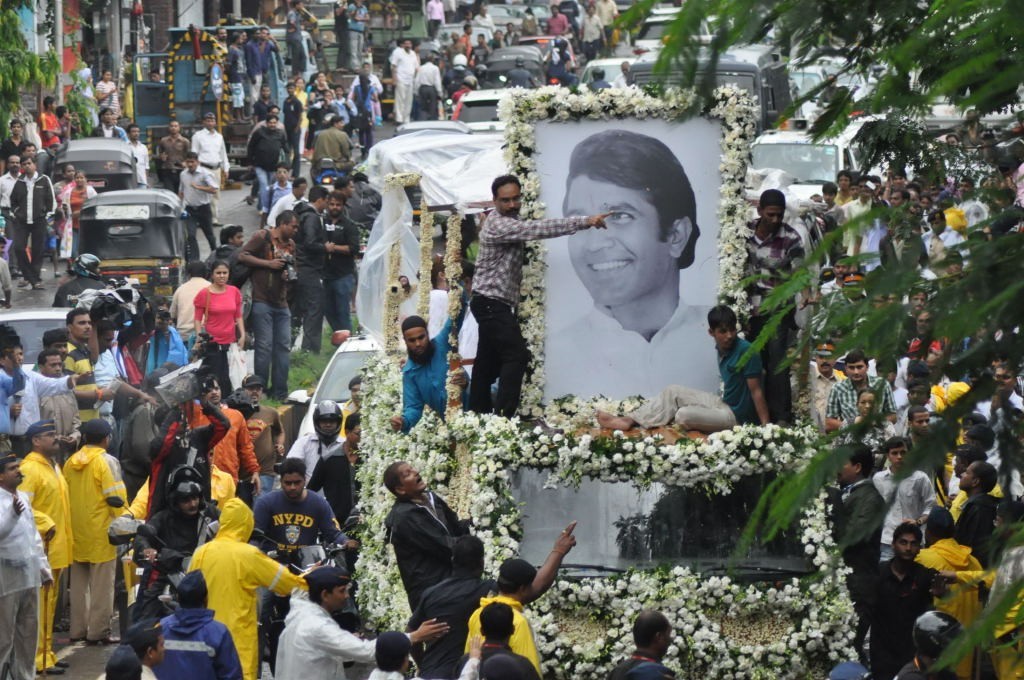 Rajesh Khanna Final Journey - 34 / 47 photos