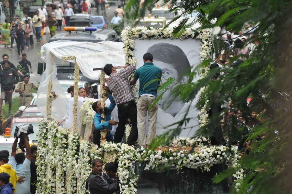 Rajesh Khanna Final Journey - 35 / 47 photos