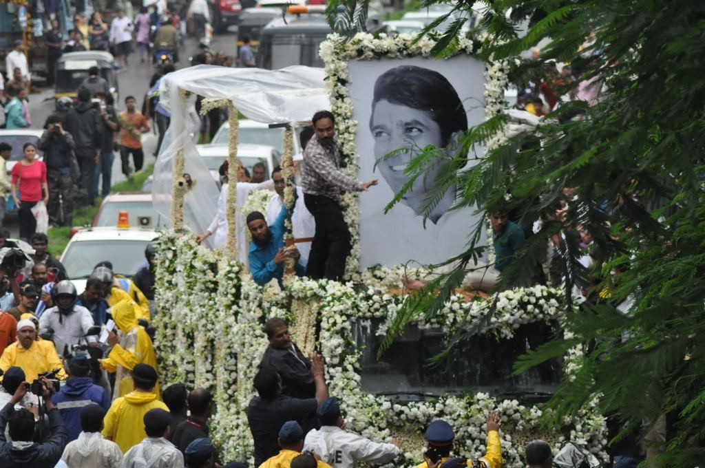 Rajesh Khanna Final Journey - 39 / 47 photos