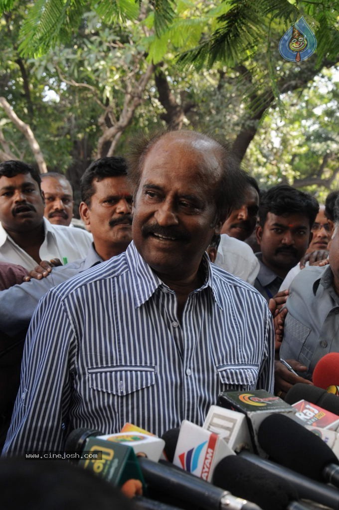 Rajinikanth meets CM Jayalalitha - 3 / 14 photos