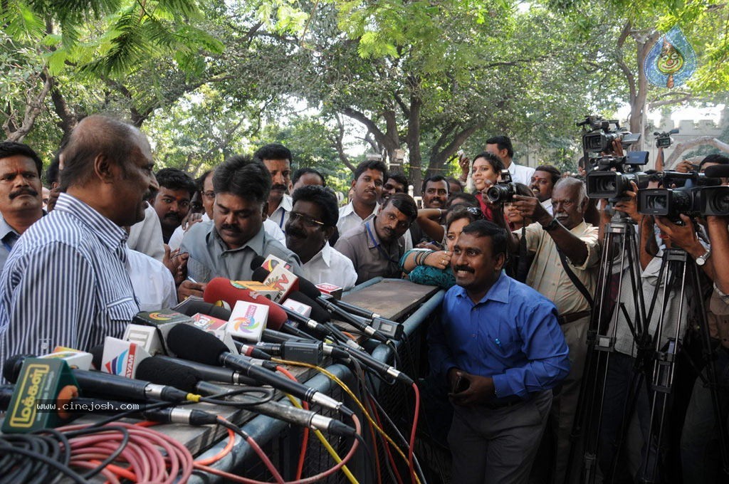 Rajinikanth meets CM Jayalalitha - 6 / 14 photos