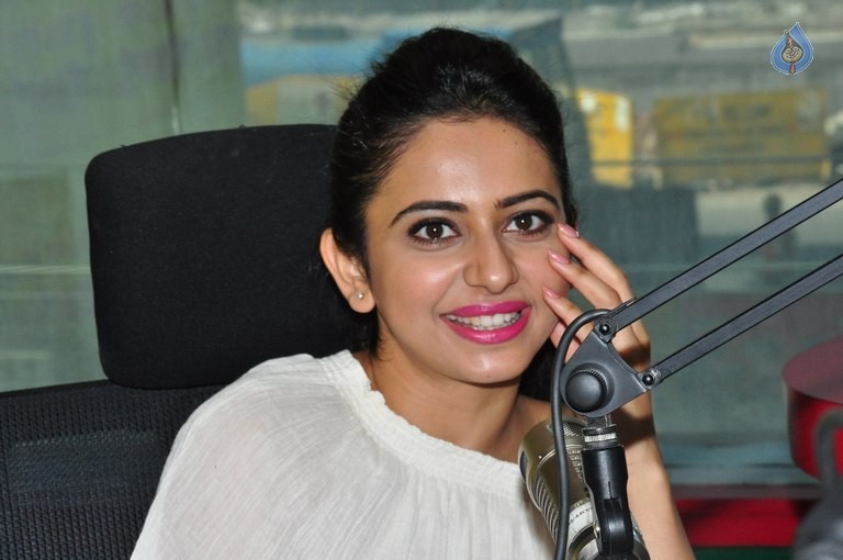 Rakul at Radio Mirchi 10th Anniversary Celebrations - 7 / 53 photos