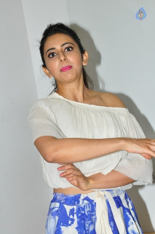 Rakul at Radio Mirchi 10th Anniversary Celebrations - 21 / 53 photos
