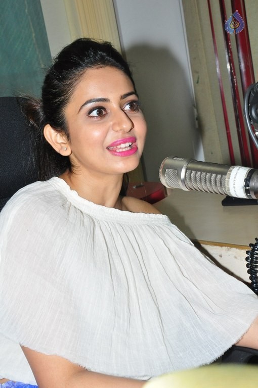 Rakul at Radio Mirchi 10th Anniversary Celebrations - 41 / 53 photos