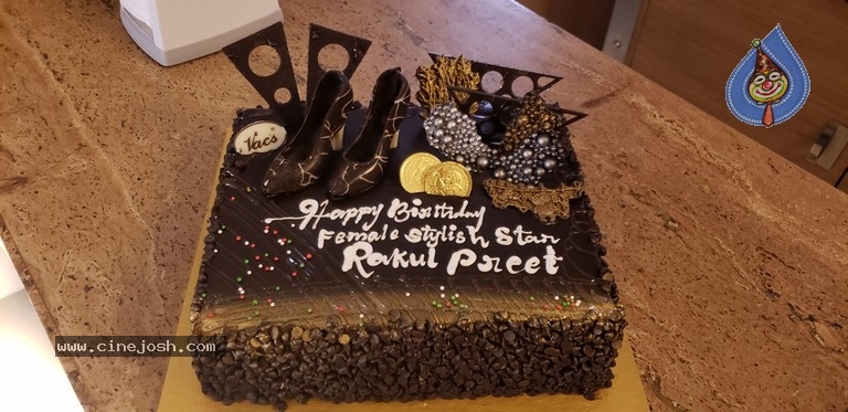 Rakul Preet Birthday Celebrations 2018 - 23 / 42 photos