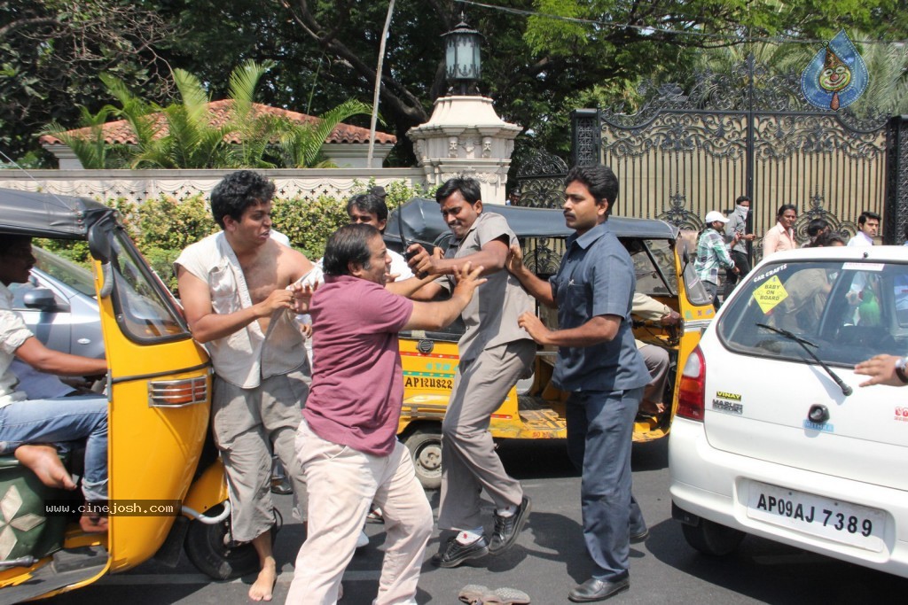 Ram Charan Assaults Car Driver - 1 / 28 photos