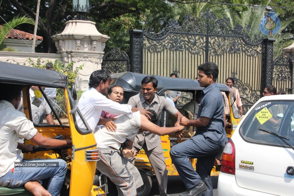 Ram Charan Assaults Car Driver - 3 / 28 photos