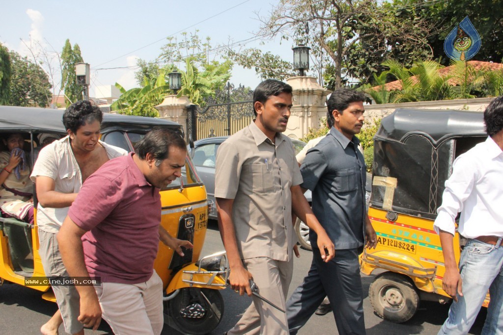 Ram Charan Assaults Car Driver - 19 / 28 photos