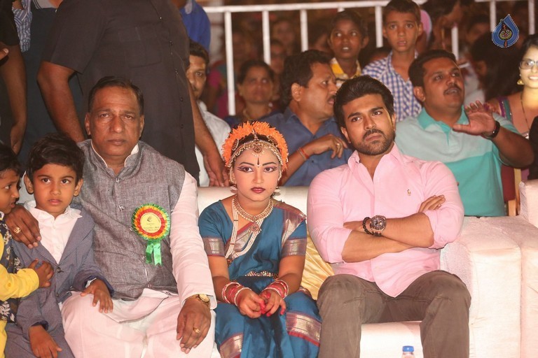 Ram Charan at Malla Reddy Engineering College - 5 / 62 photos