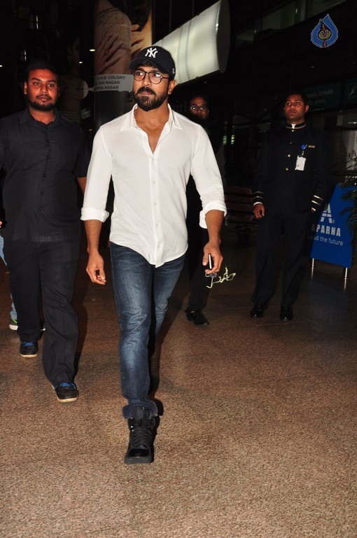 Ram Charan at Shamshabad Airport - 10 / 13 photos