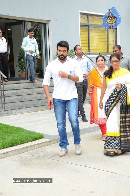 Ram Charan Celebrates Independence Day In Chirec School - 25 / 60 photos