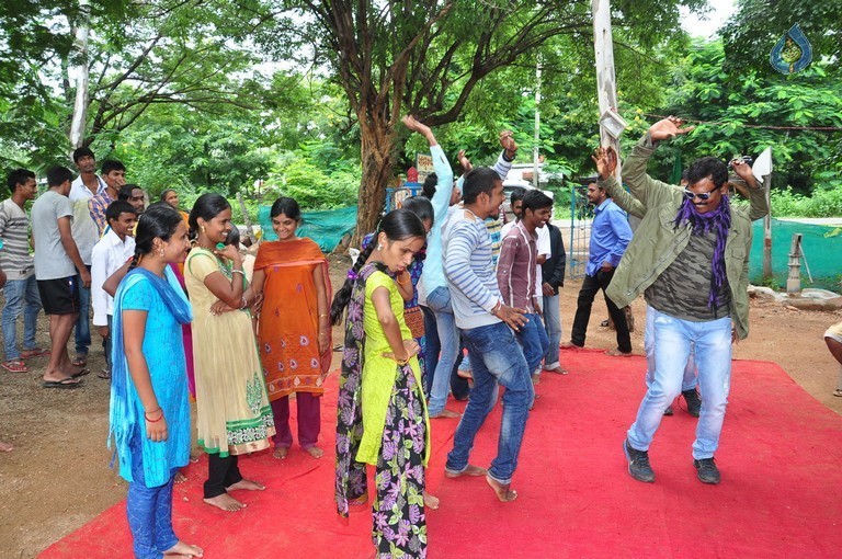 Ram Laxman Donates 1 Lakh for Sphoorthi Jyothi Foundation - 5 / 41 photos