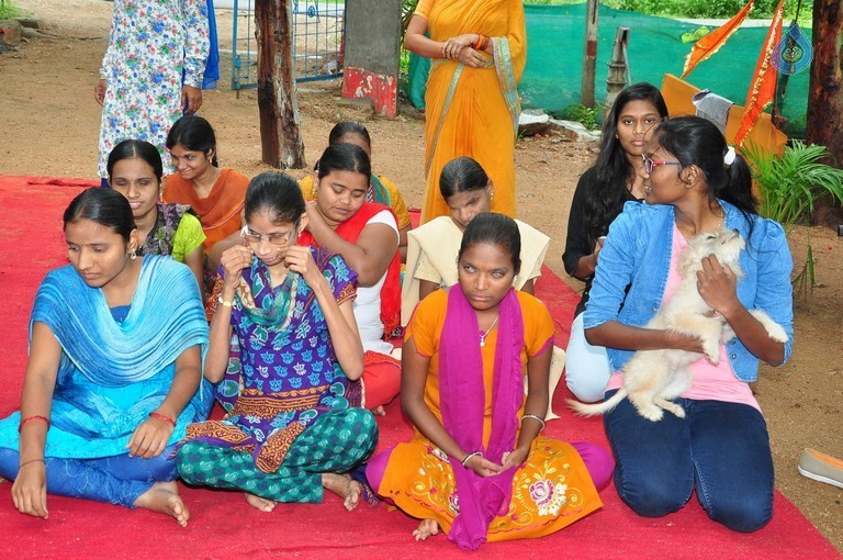 Ram Laxman Donates 1 Lakh for Sphoorthi Jyothi Foundation - 10 / 41 photos