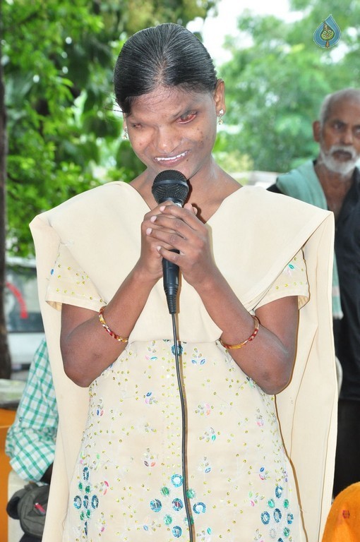 Ram Laxman Donates 1 Lakh for Sphoorthi Jyothi Foundation - 32 / 41 photos