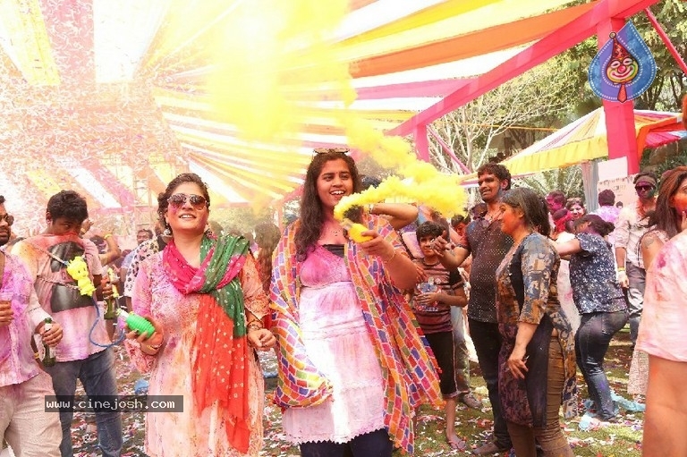 Rang Rave - 2019 Holi Celebrations - 15 / 27 photos
