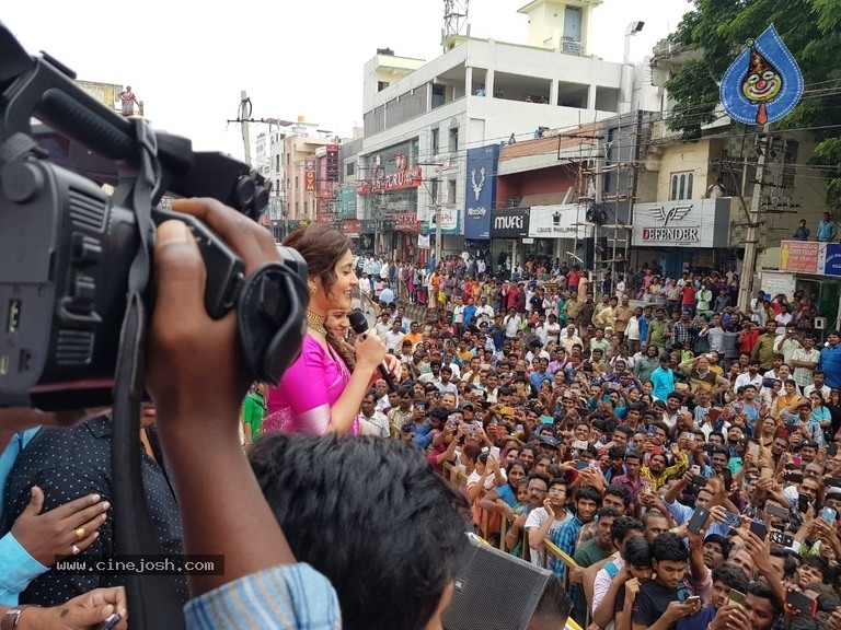 Rashi Khanna Launches CMR Shopping Mall - 1 / 4 photos