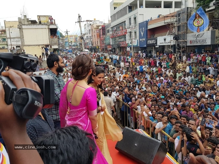 Rashi Khanna Launches CMR Shopping Mall - 4 / 4 photos