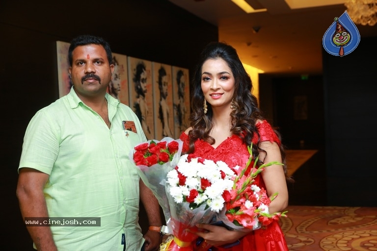 Rashmi Thakur Birthday Celebrations At Park Hyatt - 6 / 39 photos