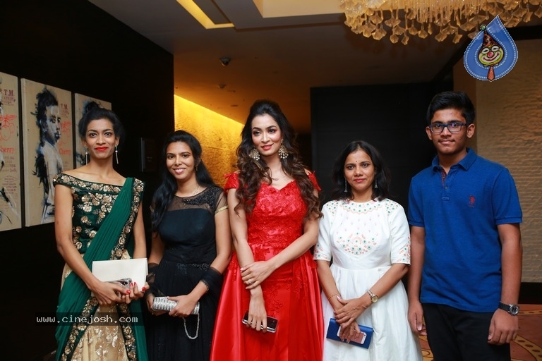 Rashmi Thakur Birthday Celebrations At Park Hyatt - 14 / 39 photos