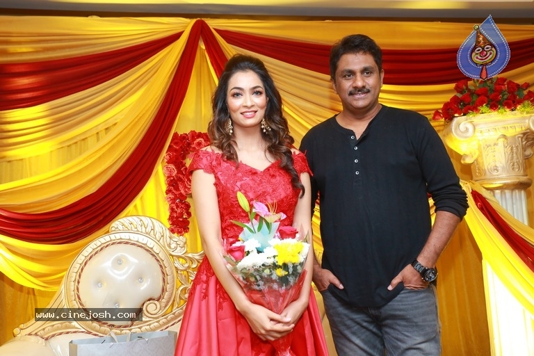 Rashmi Thakur Birthday Celebrations At Park Hyatt - 24 / 39 photos