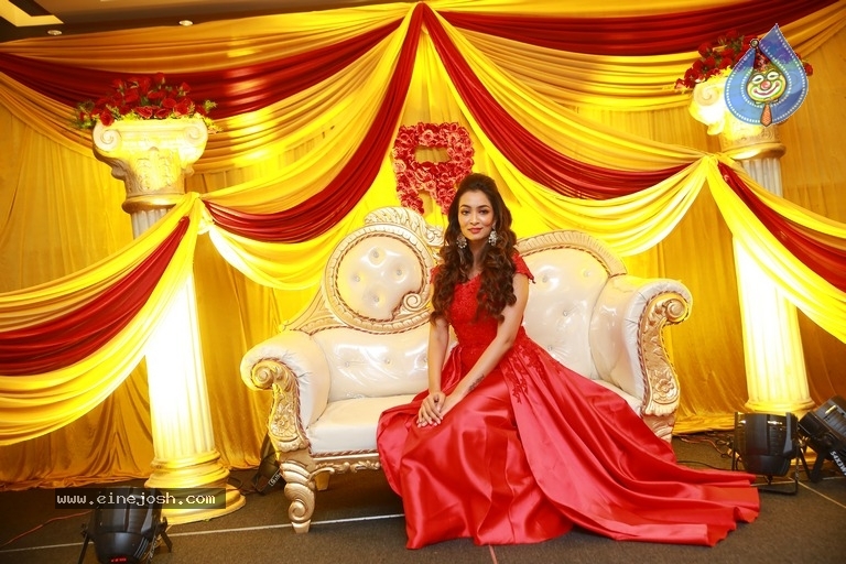 Rashmi Thakur Birthday Celebrations At Park Hyatt - 37 / 39 photos