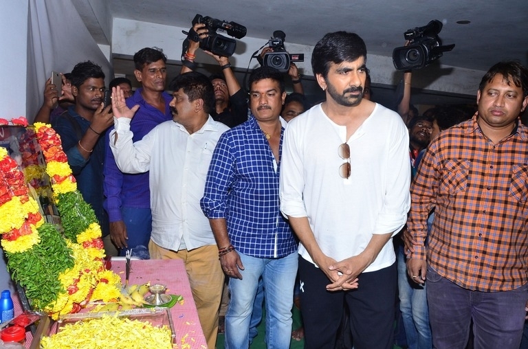 Raviteja at His Brother Bharath 11th Day Ceremony - 2 / 13 photos