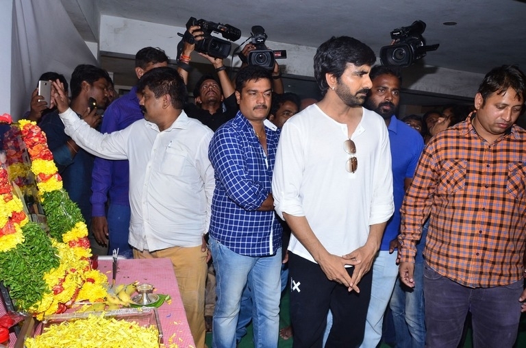 Raviteja at His Brother Bharath 11th Day Ceremony - 11 / 13 photos