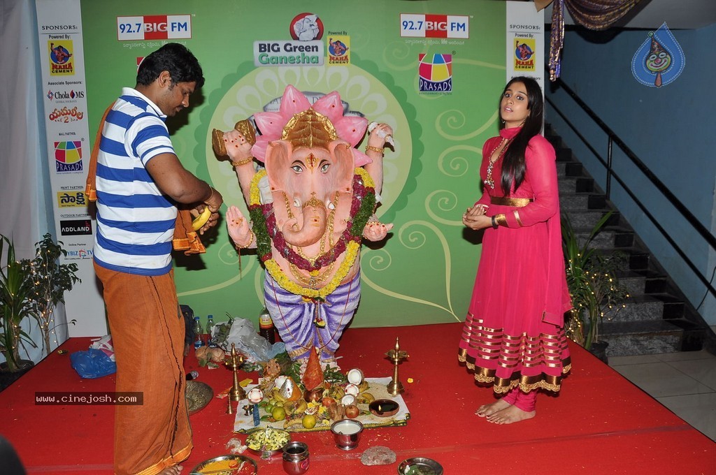 Regina at Big Green Ganesha 2014 - 18 / 108 photos