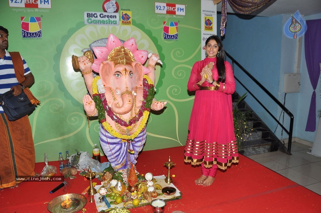 Regina at Big Green Ganesha 2014 - 52 / 108 photos